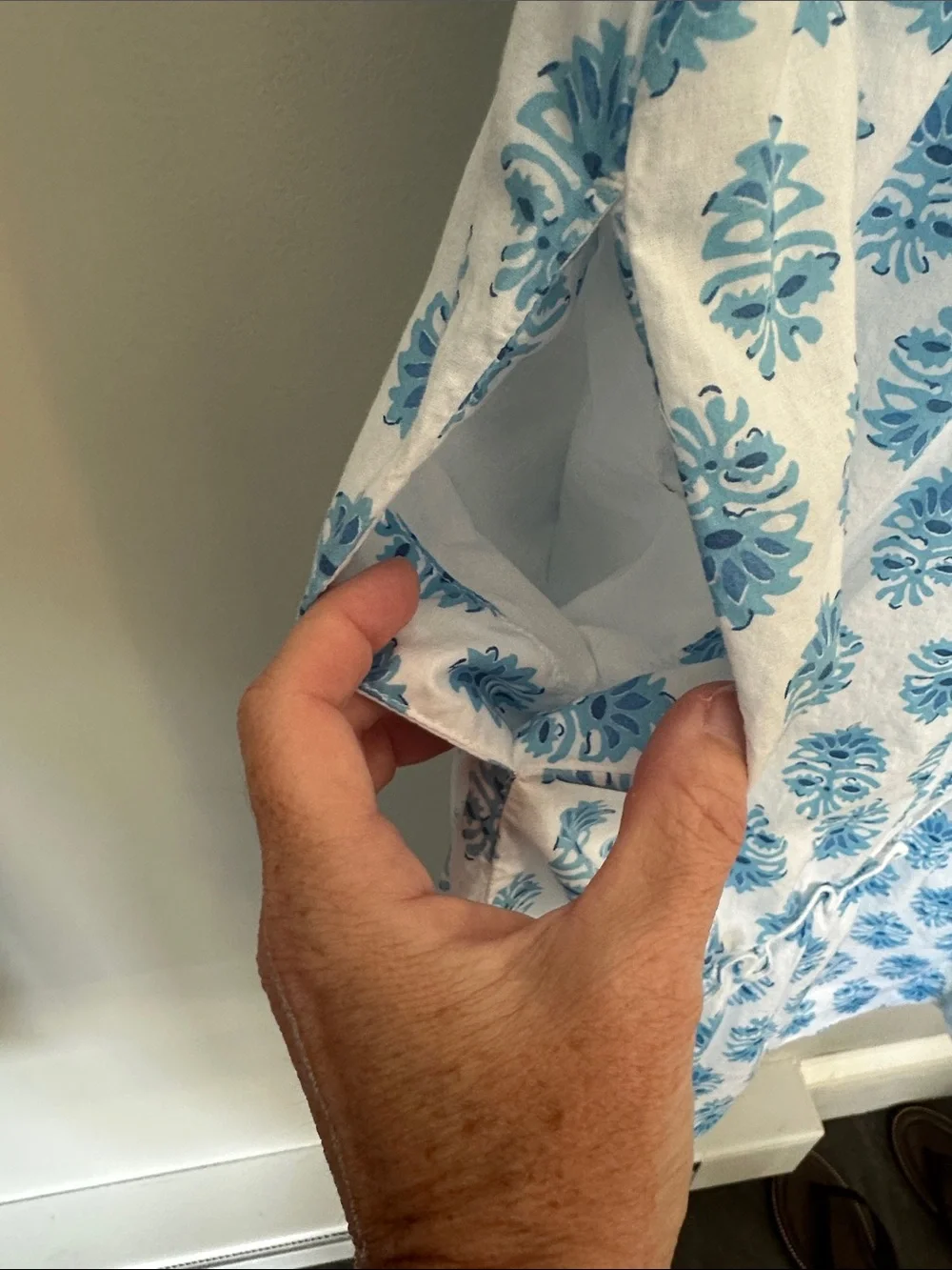 Southern Tide White Dress with Blue Floral Print xs but fits like a small